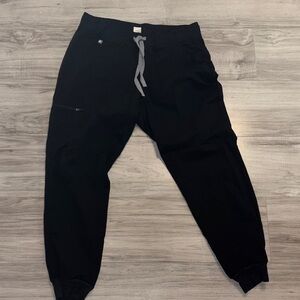 Women’s Zamora black jogger figs